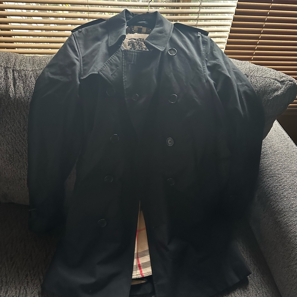 Burberry trench coat woman’s